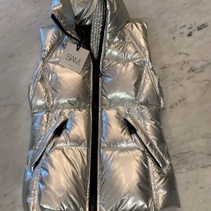 New with tags- Sam’s girls silver vest size 10